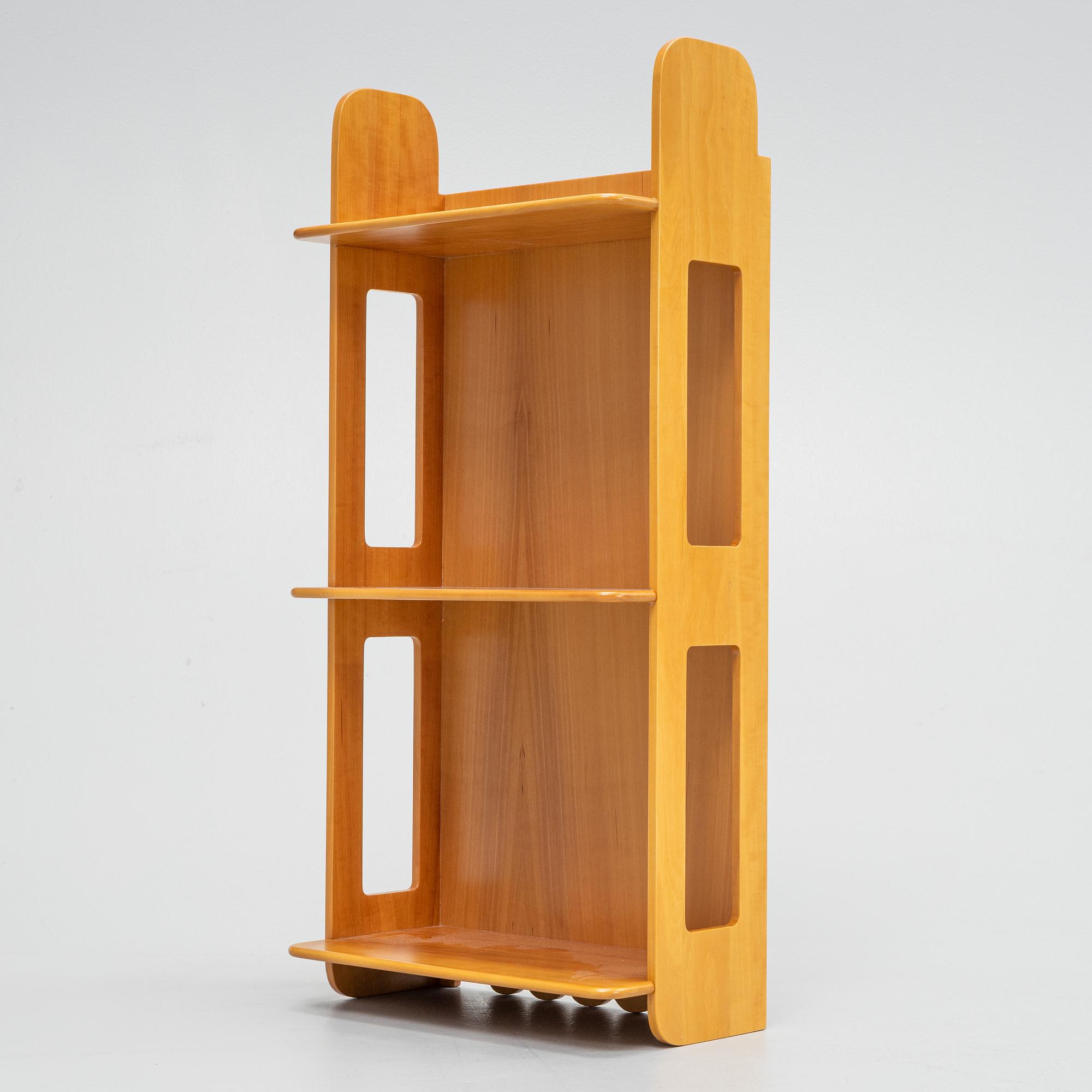 Josef Frank, vägghylla modell 2085 för Firma Svenskt Tenn.