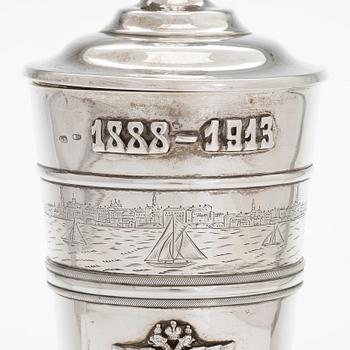 Pokal, silver, 25-års jubileumsseglats 1888-1913, oidentifierad mästare, S:t Petersburg kring 1910.