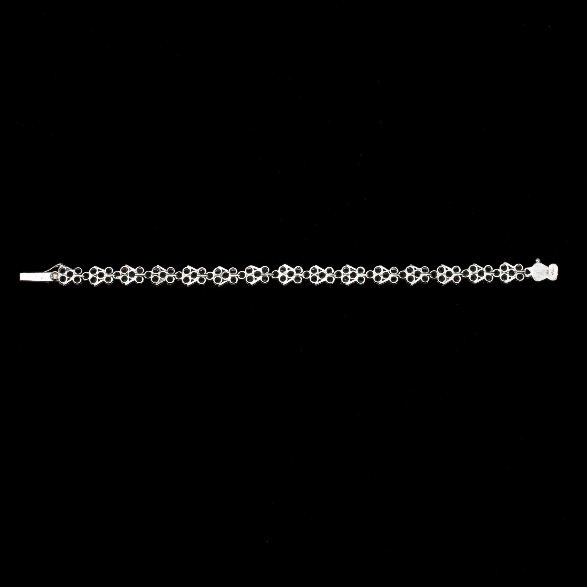 ARMBAND, 925 silver, 96 smaragder. Indien 1990 t. Vikt 17 g.