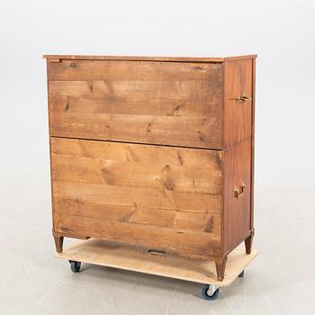 Chiffonjé, sengustavianskt, omkring år 1800.