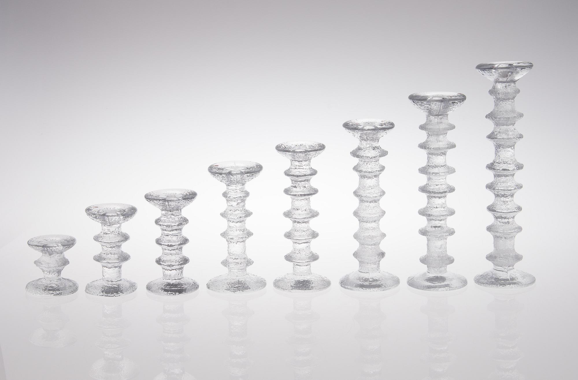 TIMO SARPANEVA, LJUSSTAKAR,  8 ST. "Festivo". Fem st. signerade TS. Iittala.