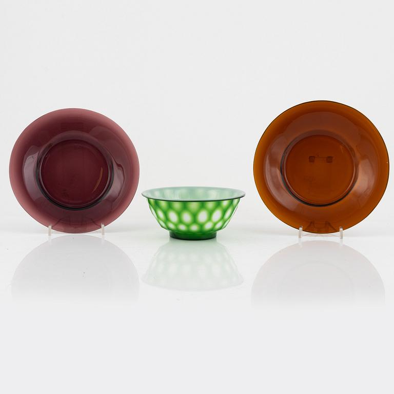 Two Beijing glass dishes and a overlay bowl, late Qing dynasty/around 1900.