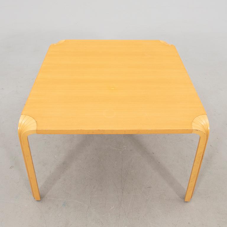 Alvar Aalto, soffbord X800A "Fan leg table" Artek Finland sent 1900-tal.