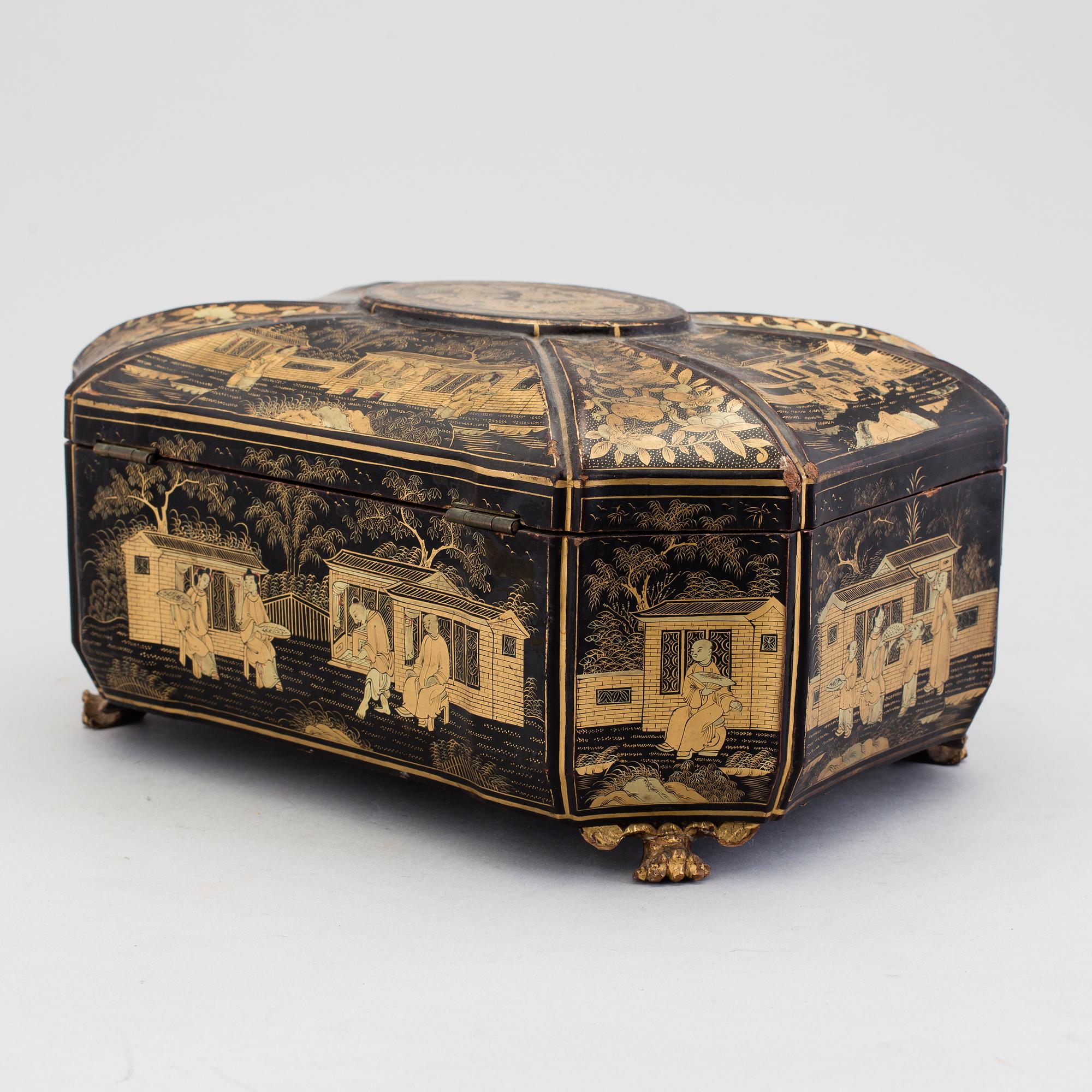 A CHINESE BLACK LACQUER BOX, 19th century.
