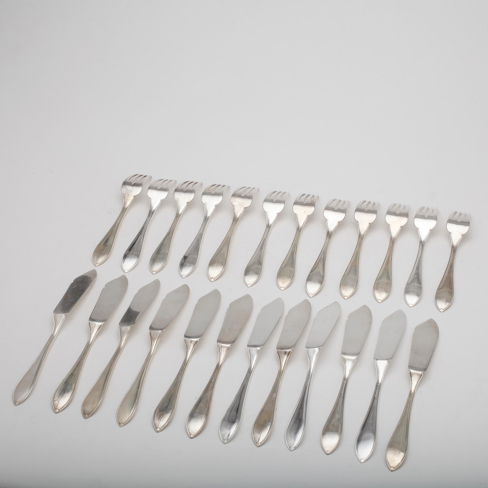 FISKBESTICK, 24 delar, nysilver, 1900-talets första hälft.