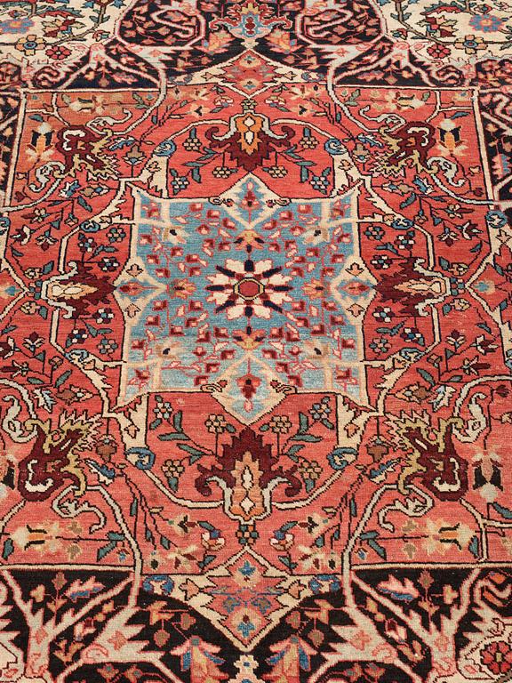 CARPET. Antique Sarouk.  349 x 258 cm.