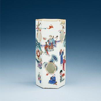 1498. A famille rose lantern/hat stand, Qing dynasty, 19th Century.