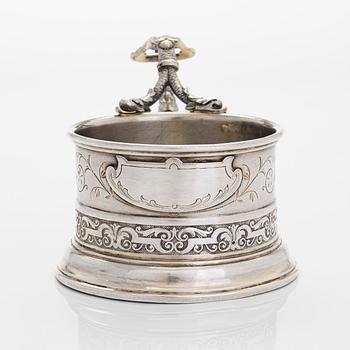 Hjalmar Fagerros, teglashållare, silver, Helsingfors, 1884.