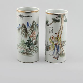 PENSELSTÄLL, 2 st, porslin, Kina, 1900-tal.