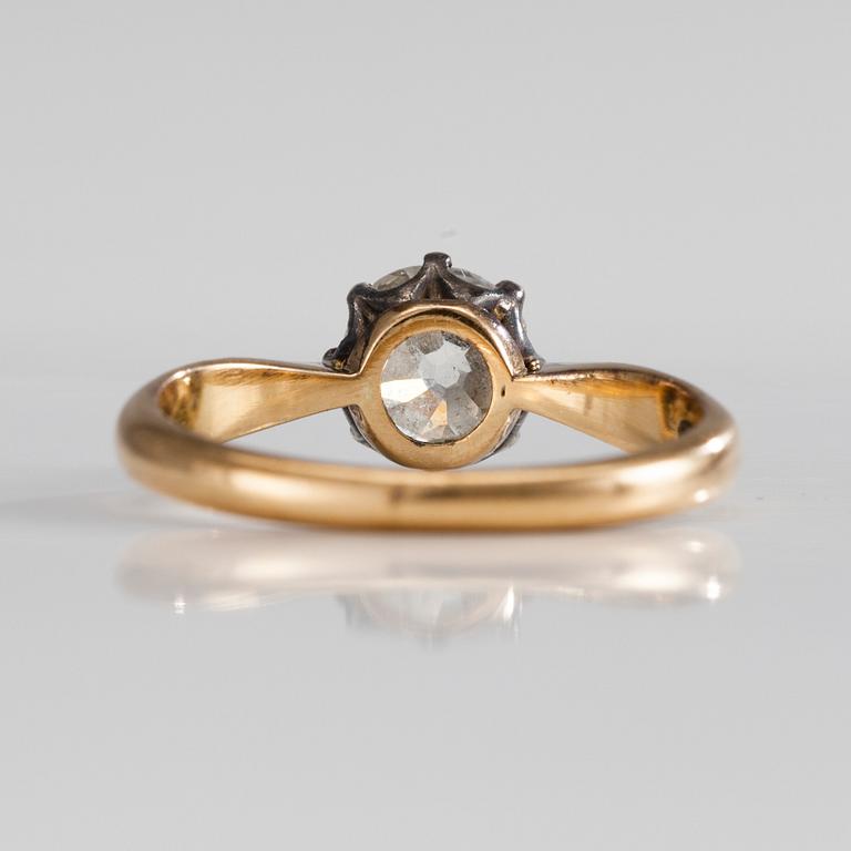 RING, 18k guld, gammalslipad diamant ca 0,70 ct, Helsingfors 1924.