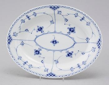 SERVISDELAR, 69 delar, porslin, "Musselmalet", Royal Copenhagen, 1900-talets andra hälft.