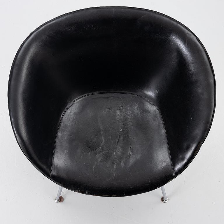 Arne Jacobsen, fåtölj, "The Pot", Fritz Hansen, Danmark, 1900-talets andra hälft.