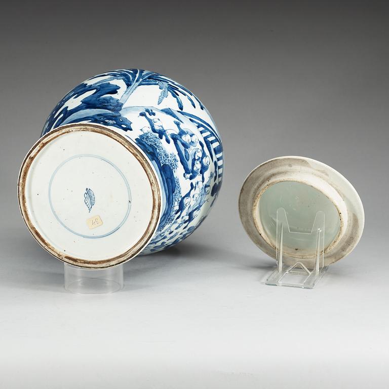 A blue and white jar with cover, Qing dynasty, Kangxi (1662-1722).