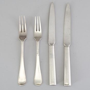 A set of 10 silver fruit knives, Stockholm, 1807 and a mixed lot of  silver fruit forks. Weight 600 g.