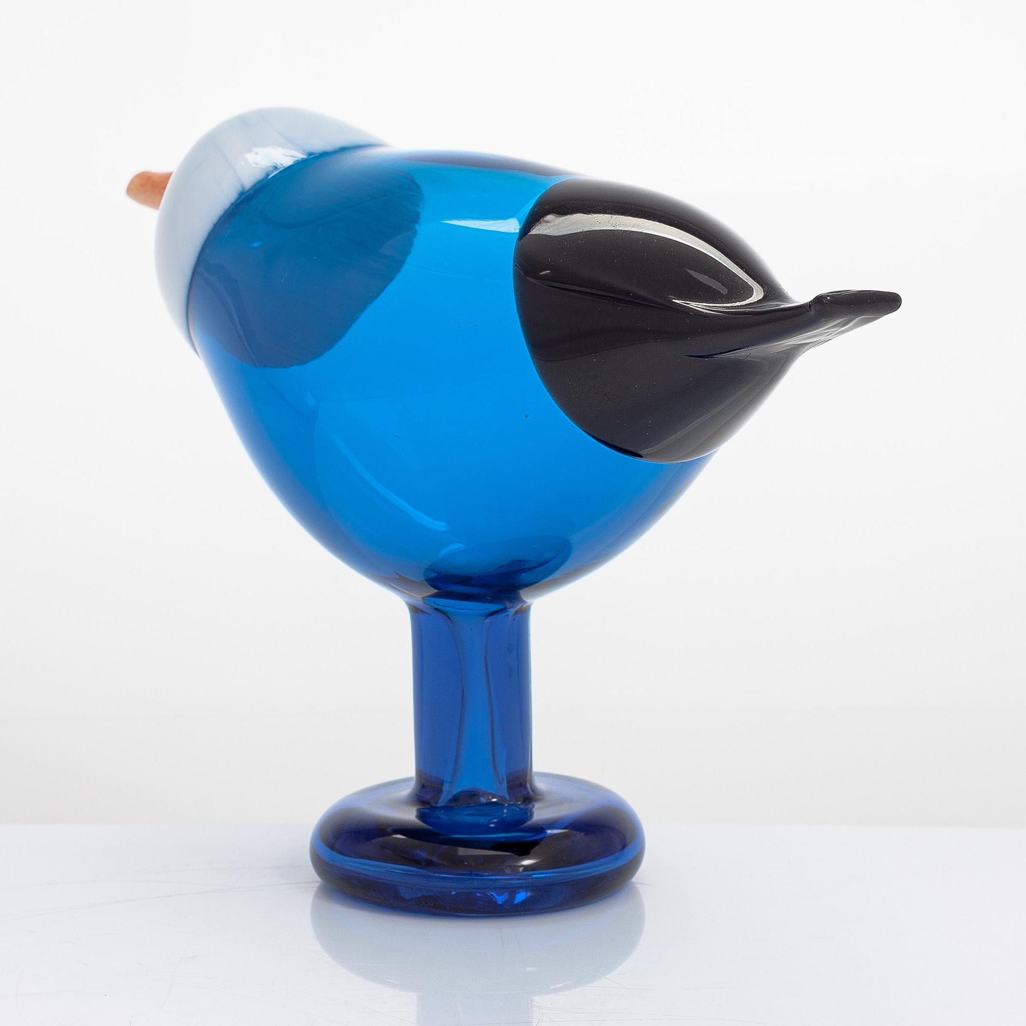 Oiva Toikka, a glass bird, signed O. Toikka Nuutajärvi.