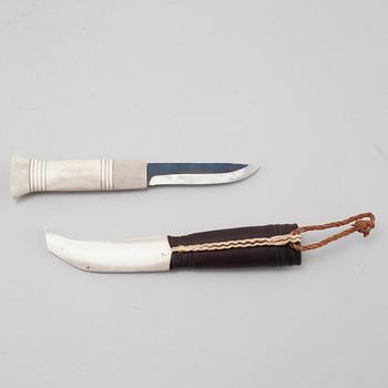 A knife by Oliver Israelsson, signed.