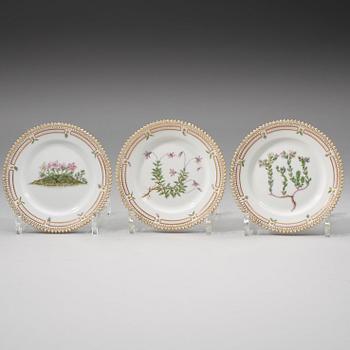 Six Royal Copenhagen 'Flora Danica' dishes, Denmark, 20th Century.