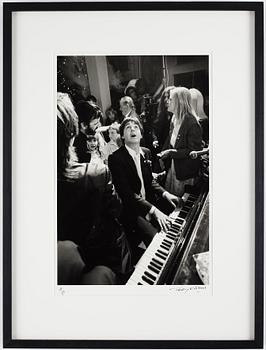 Terry O'Neill, "Paul McCartney At Ringo Starr's Wedding", 1981.