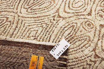 Matta, orientalisk, modern design, ca. 303 x 250 cm.