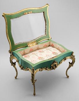 MINIATYRMONTERBORD, rokokostil, 1900-talets andra hälft.