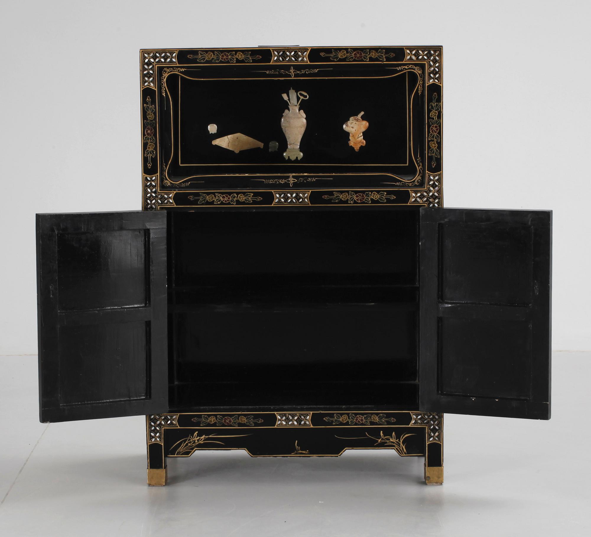 SKÅP, Kina, 1800/1900-tal.