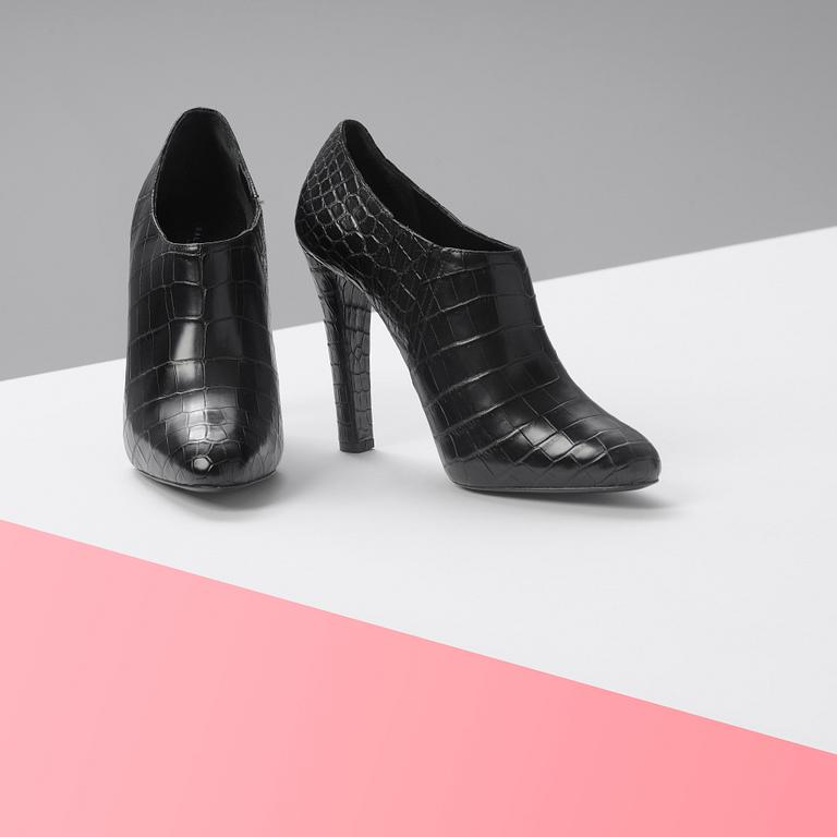 BOOTS, Ralph Laurent.