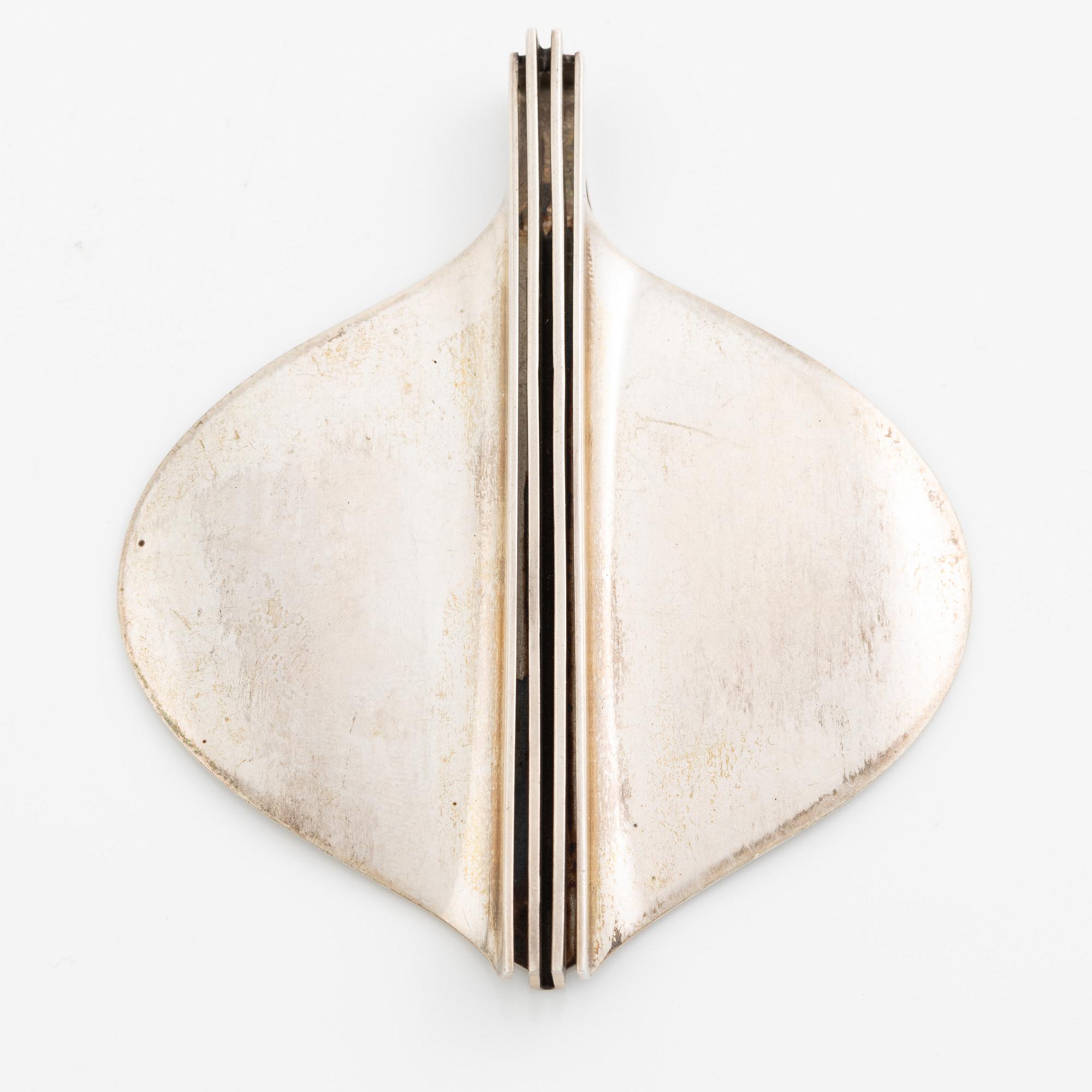 Bracelet and pendant, silver. Pendant by David Andersen, Norway.