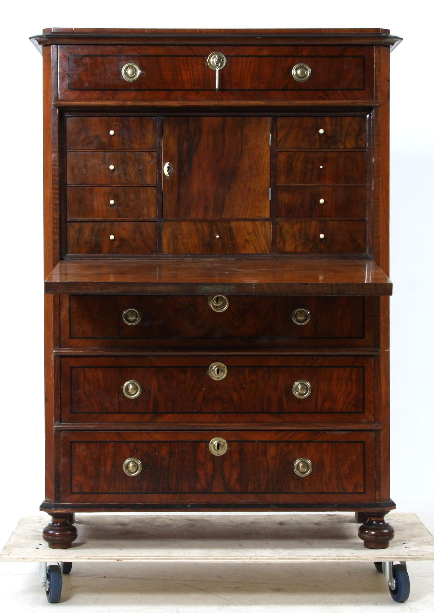 CHIFFONJÉ, 1800-tal.