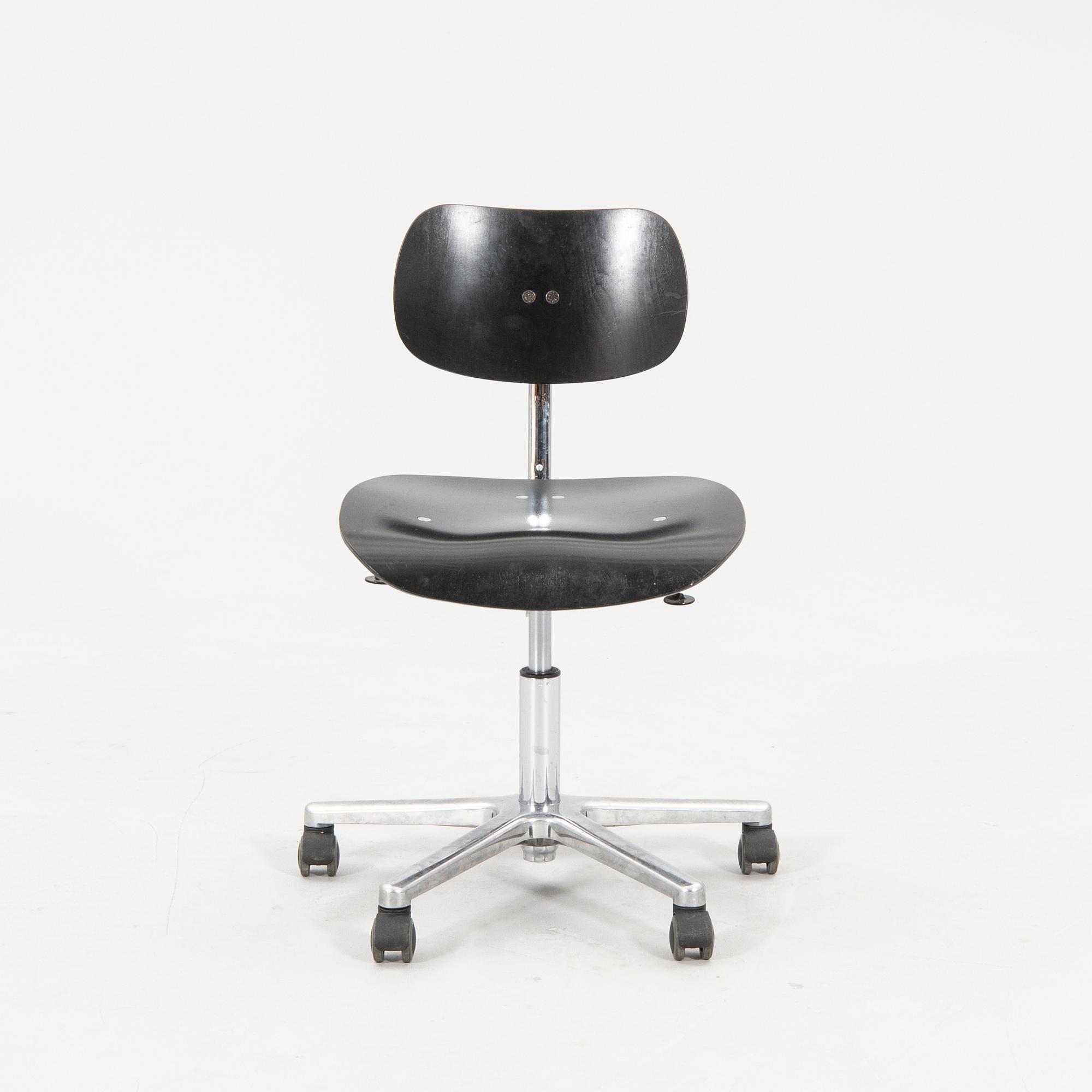 Egon Eiermann, office chair, "SBG197R", 21st century.