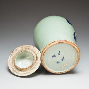 URNA med LOCK, porslin. Kina, Qing-dynastin, 1800-tal.
