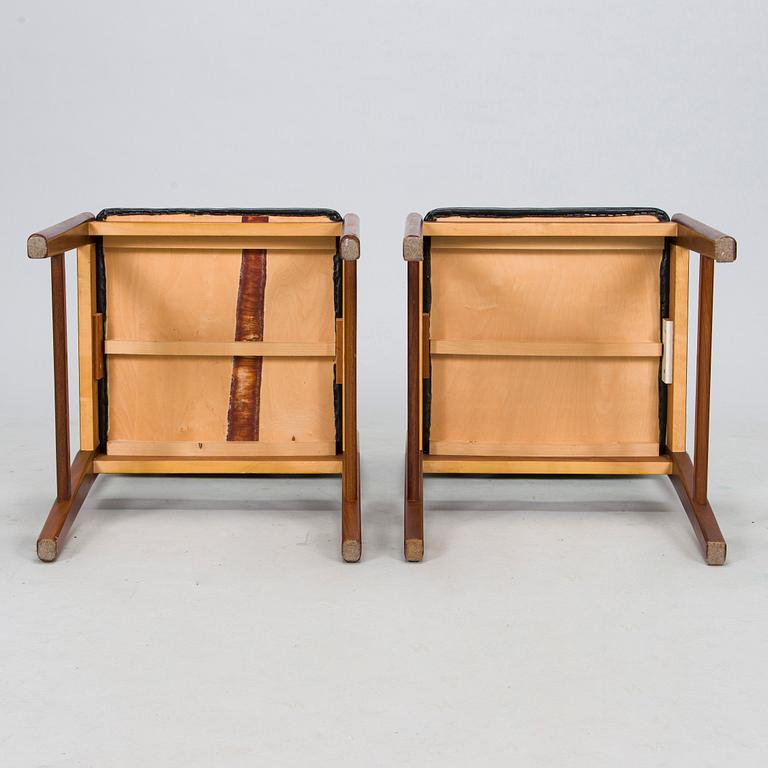 Pertti Salmi, a 1970s 'Samuel' dining table and eight 'Simeon' chairs for Vaara Tuotanto, Kaluste-Yhtymä, Finland.
