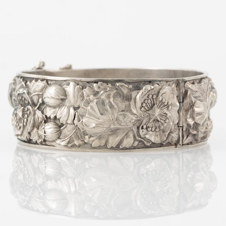 Arm ring, silver, motif with poppy.