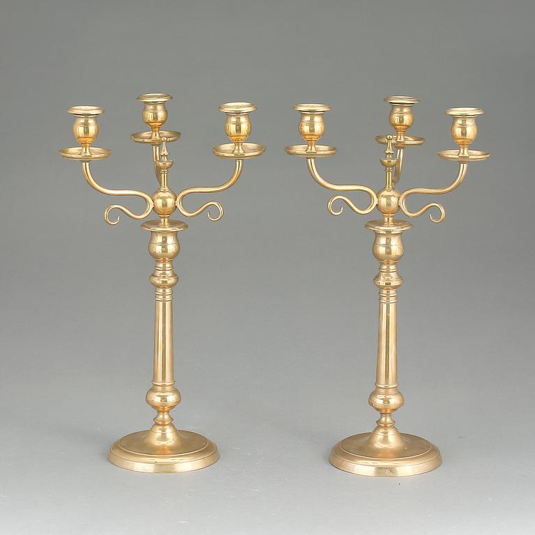 KANDELABRAR, ett par. Mässing, 1800-talets senare hälft.