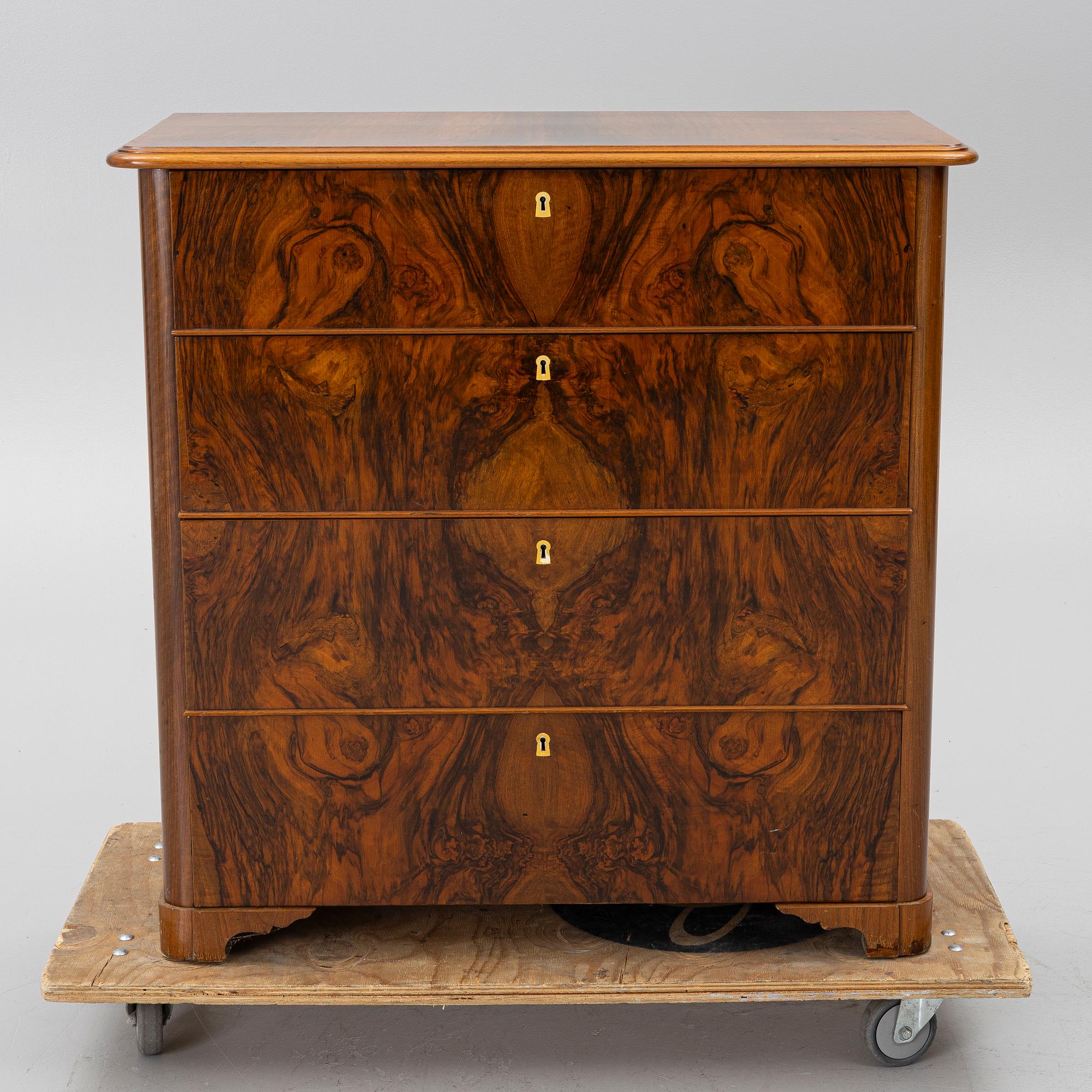 Chest of drawers, late 19th century.