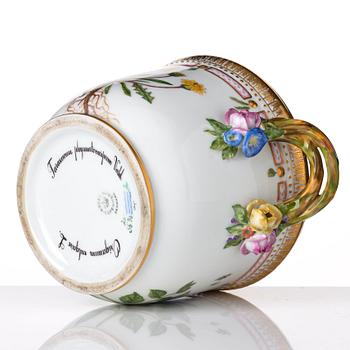 Vinkylare, porslin. Royal Copenhagen, "Flora Danica", Danmark, 1900-tal.