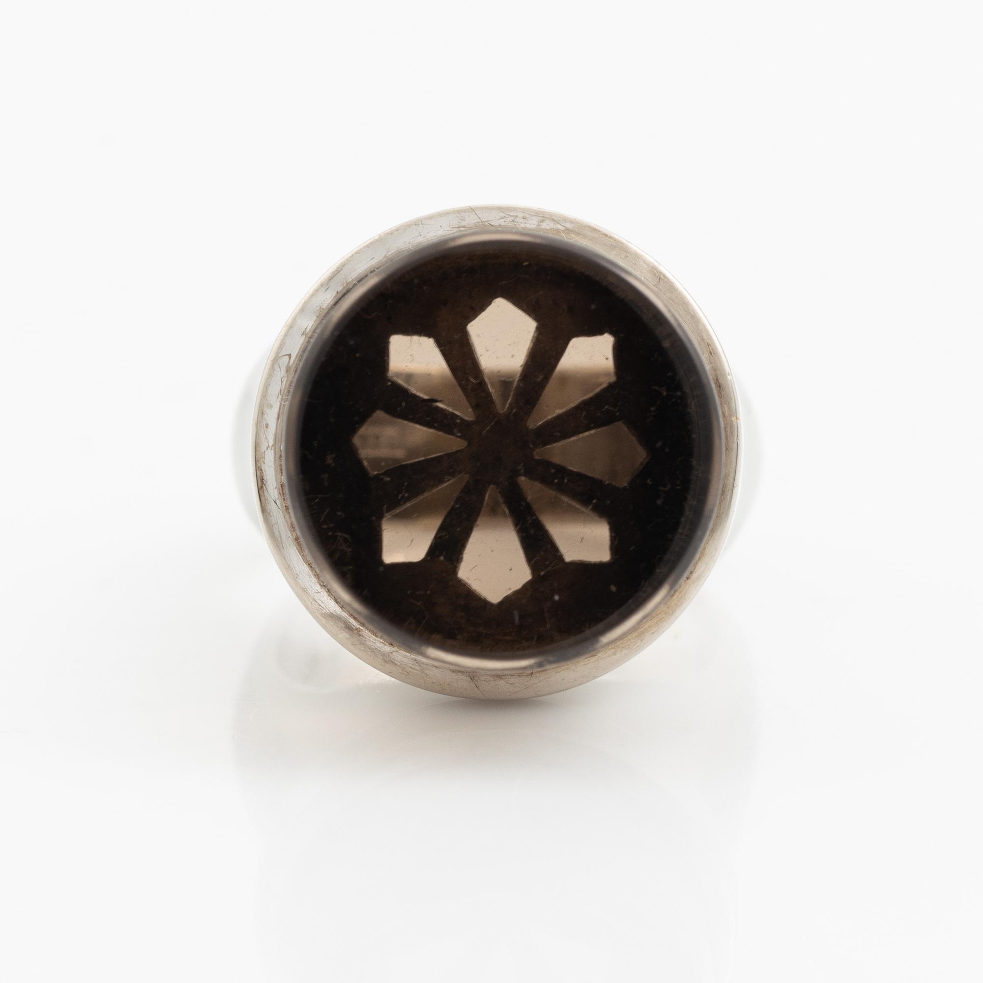 Sigurd Persson, ring, 18K vitguld med rökkvarts, Stockholm 1963.