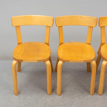 ALVAR AALTO, a table with four model 69 chairs, Artek.
