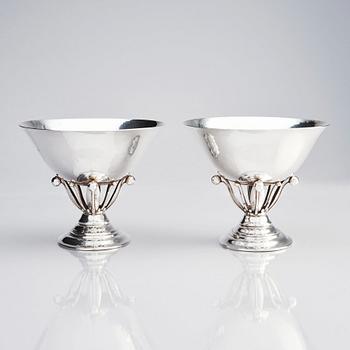 Georg Jensen, a pair of 830/1000 silver bowls, Copenhagen 1915-1919, 830/1000 silver, design nr 6 by Johan Rohde.