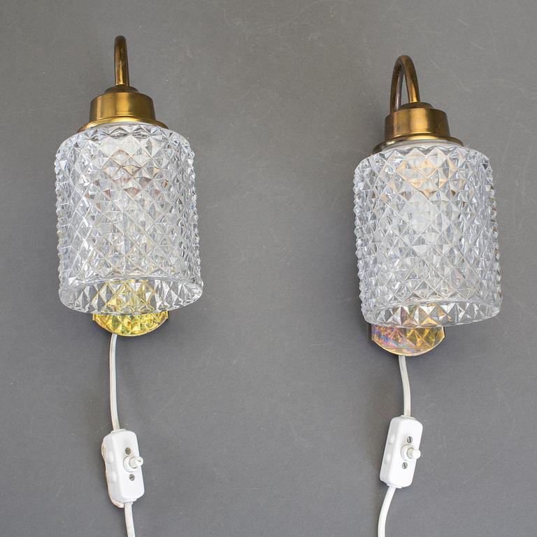 VÄGGLAMPETTER, ett par, 1900-talets andra hälft.