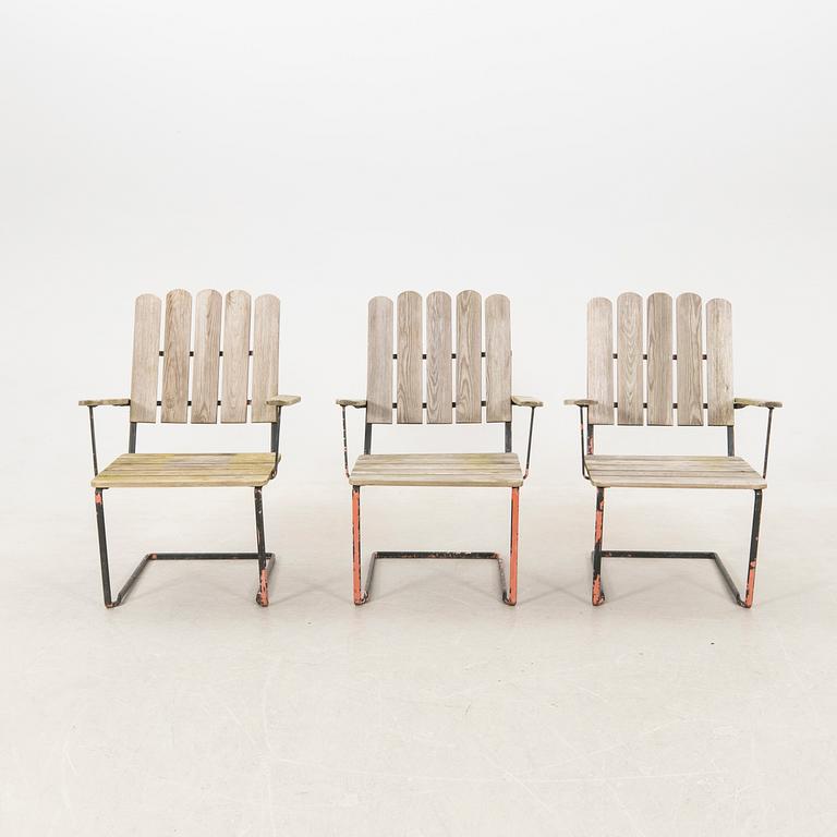Arthur Lindqvist, Chairs "A2" 3 pcs, Grythyttan 20th century, along with accompanying table.