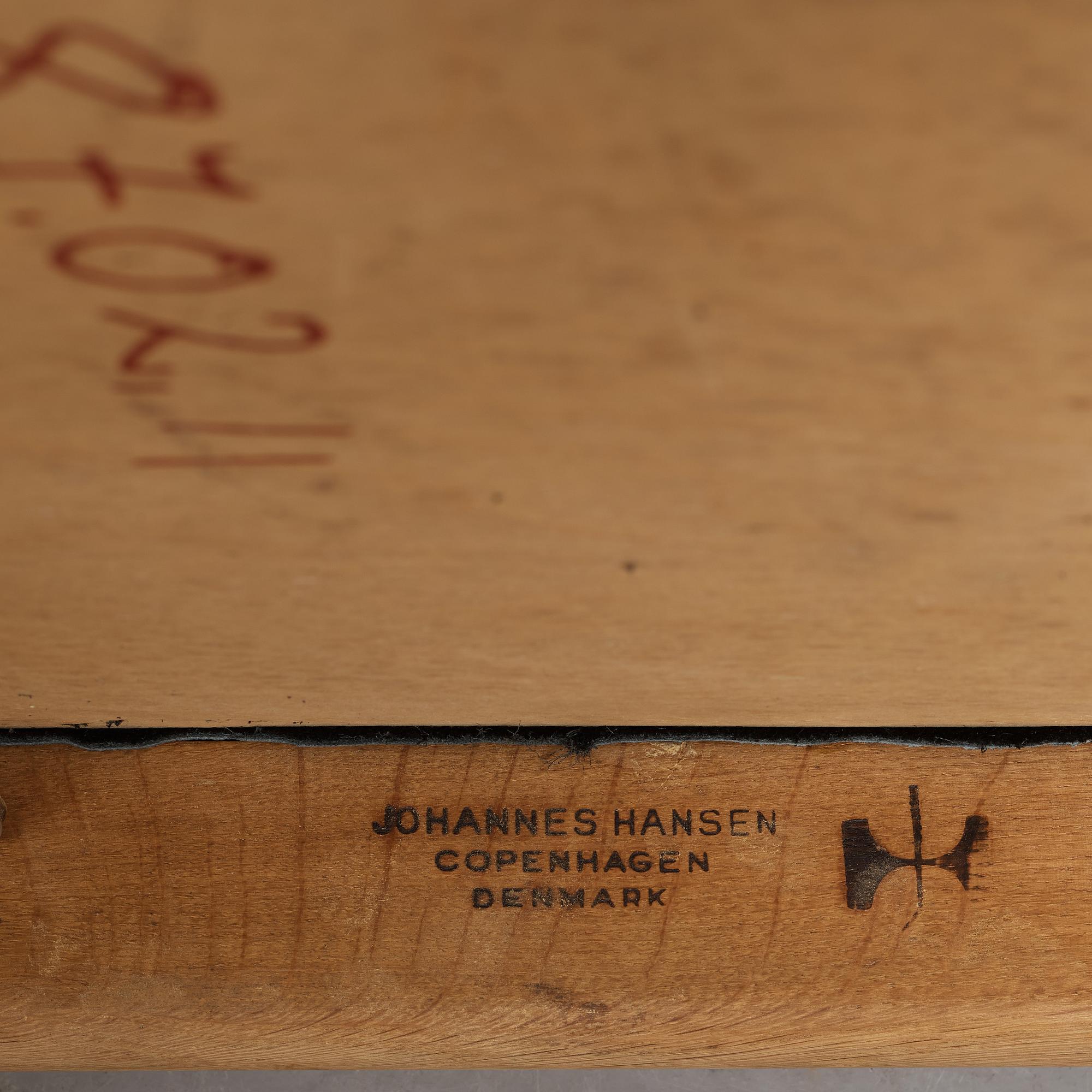 HANS J WEGNER, stolar, ett par "The Chair", Johannes Hansen, Köpenhamn.