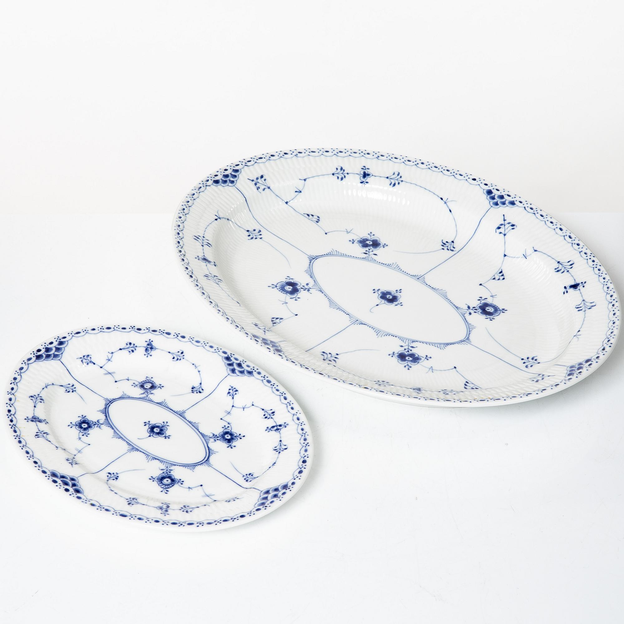 Mat- och kaffeservis, 65 delar, porslin, "Musselmalet", Royal Copenhagen, Danmark.