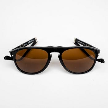 PERSOL, ett par solglasögon, "Folding", modellnr. 806.