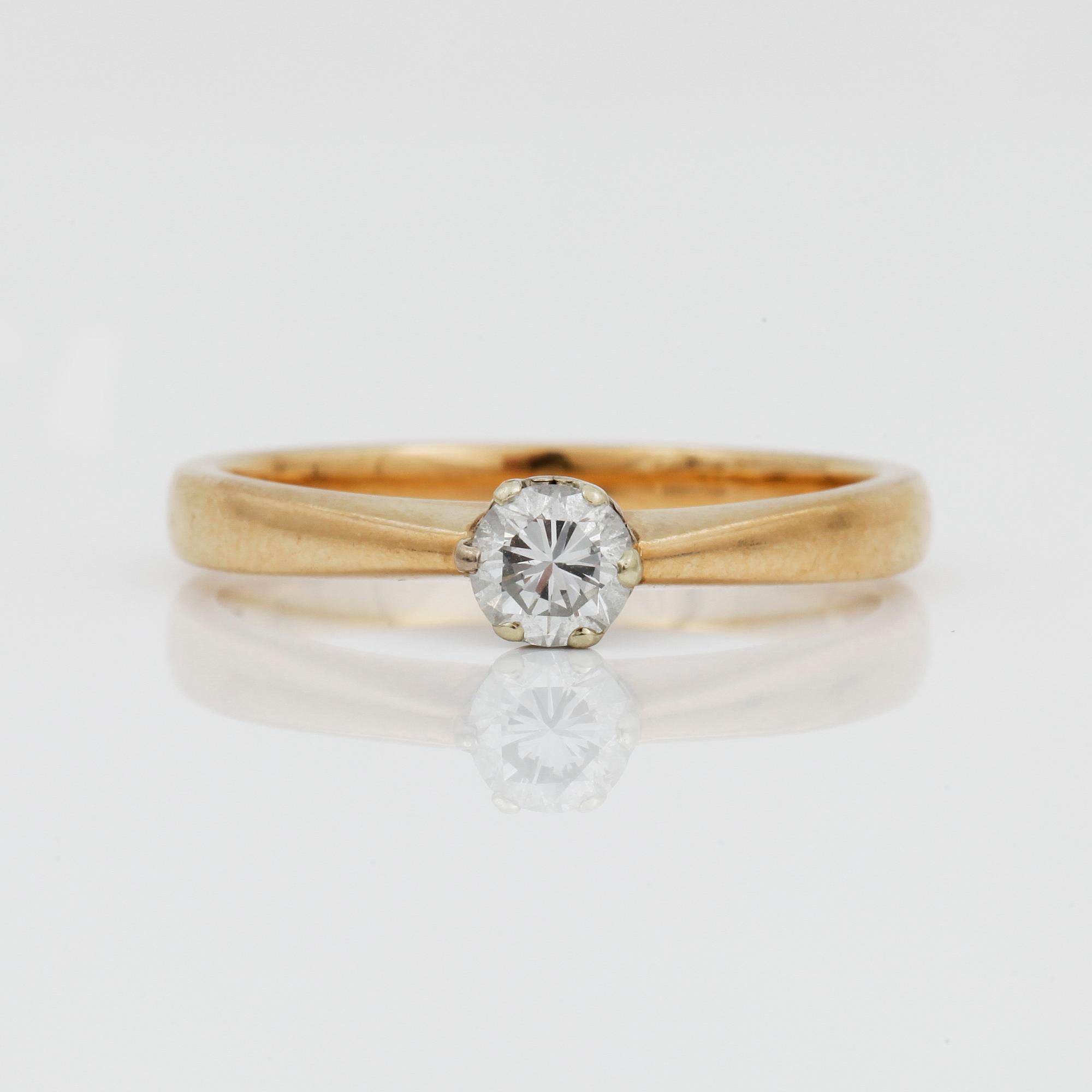 ENSTENSRING, guld 18K, briljantslipad diamant, 0,4 ct, Stockholm 2004. Vikt ca 5 gram.