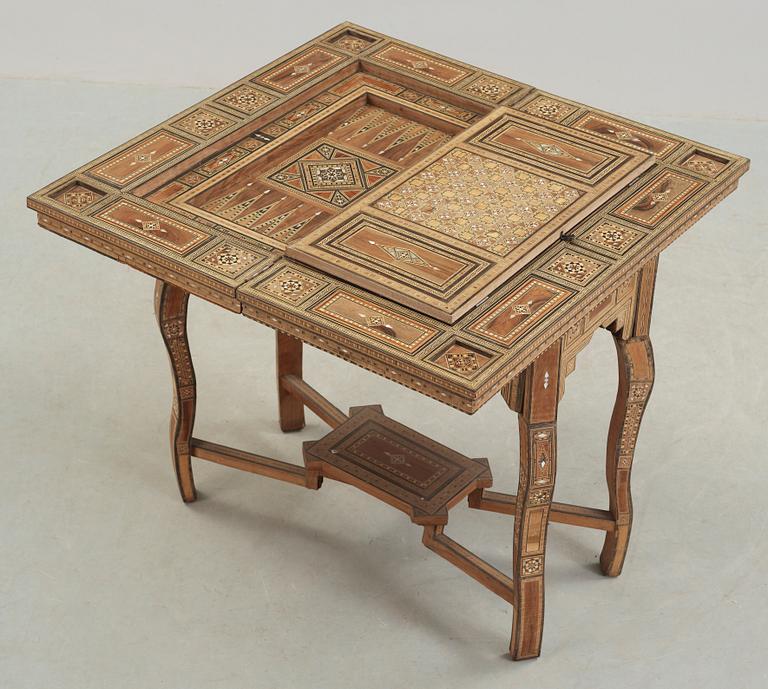 SPELBORD, orientaliskt, 1900-talets första del.