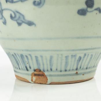 A Chinese blue and white porcelain jar, Ming dynasty (1368-1644).