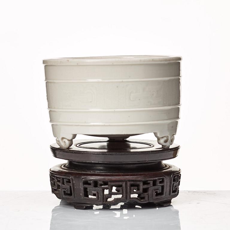 A blanc de chine censer, Qing dynasty, Kangxi (1662-1722).