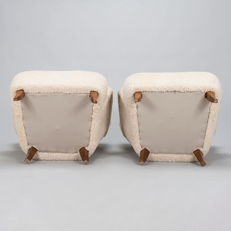 Ilmari Lappalainen, a pair of 'Laila' armchairs for Asko. Designed 1948.