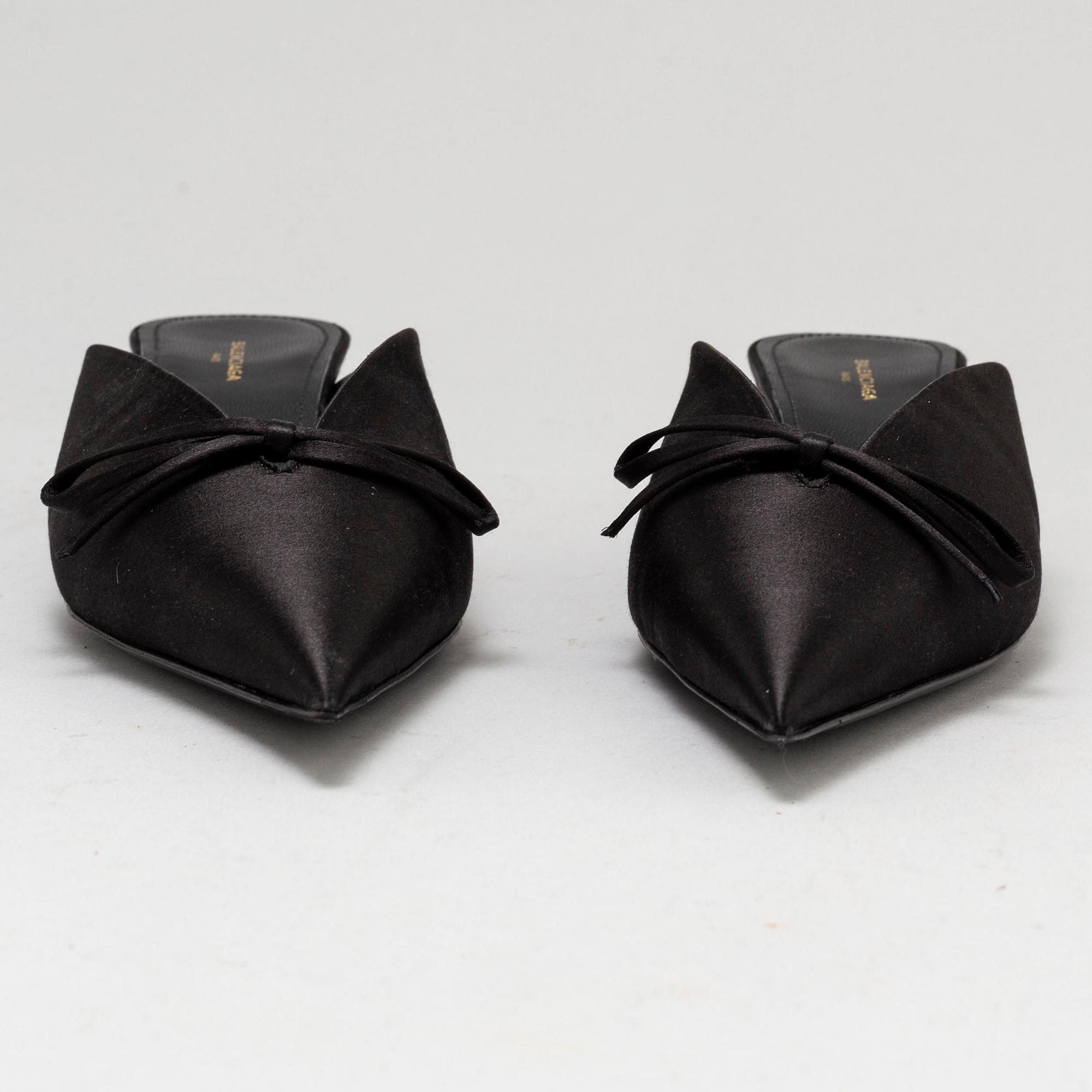 BALENCIAGA, a crepe de satin mules/kitten heels, app 38.