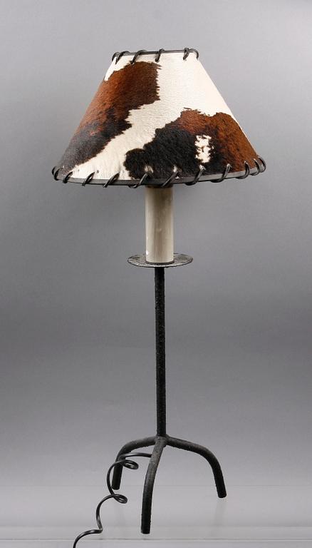 BORDSLAMPA, metall, sent 1900-tal.